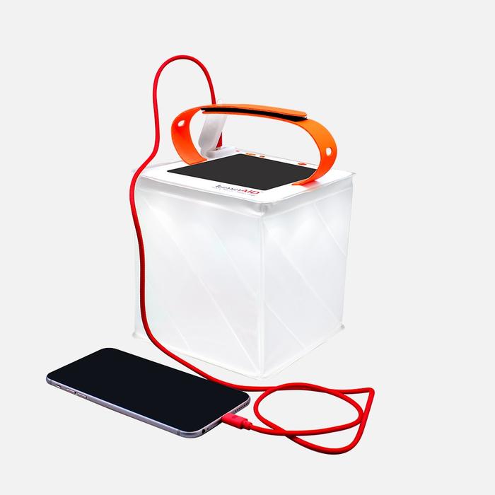 【女優ライト】2個セット　バッテリー・スタンド付き　高砂　電源不要 New! PackLite Titan 2-in-1 Phone Charger