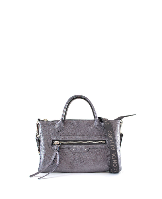 サロンドアルファード 東京広尾発アイコニックなスマイルマークの