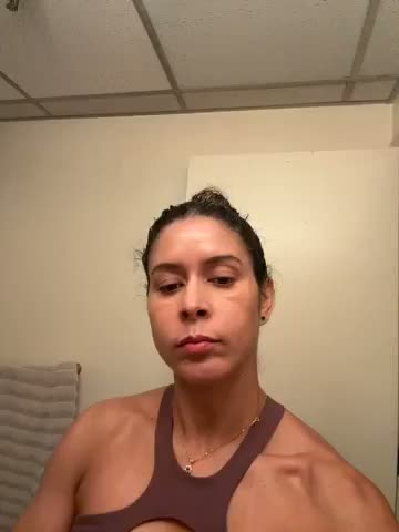 Silvana showing her result with the balm